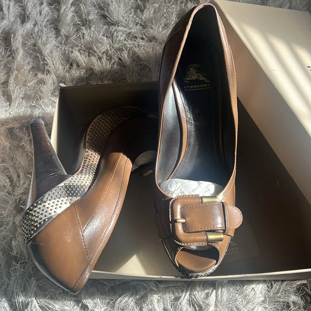 Burberry Dark Tan w/ buckle pumps - Picture 9 of 9